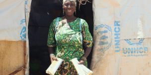 Maïmounatou, 40 ans, mère de six enfants, originaire d’un village du Burkina Faso situé à la frontière malienne, a été contrainte de fuir son foyer il y a neuf mois à cause de l’insécurité