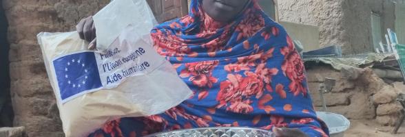 Sakilatou Maiga est une des ménagères de Gao ayant reçu de la farine nutritionnelle d'Oxfam pour son enfant. Crédit photo: Djigui Keita/ Oxfam