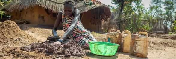 Nyalok, single mother of two and living as a refugee with a disability from a past accident, fled the turmoil of South Sudan in 2014. In Gambella, she is now making improvements to the small hut which she and her family calls home. Photo credit: Petterik Wiggers/ Oxfam