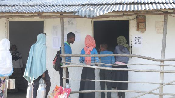 Milk suppliers line up at the Andenet (Cheki Andinet) Dairy Cooperative in Debre Birhan, waiting to deliver fresh milk for testing, chilling, and sale. Photo: Liban Hailu/Oxfam