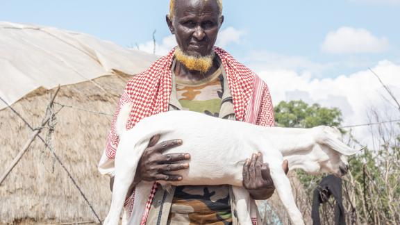 Hamud Mohamed Mumin from Tulatula (Kenya) who received cash transfer from Oxfam gives his goats water. Photo credit : Mark Wahwai/Oxfam Hamud Mohamed Mumin from Tulatula (Kenya) who received cash transfer from Oxfam gives his goats water. Photo credit : Mark Wahwai/Oxfam