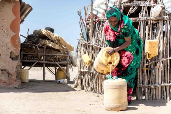 Safia, helped by the Cash Transfer Programme and NFI (Non Food Item) distribution in Badana, Kenya.