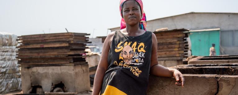 Gladys Hammond poses with her empty grills in Accra, Ghana. Photo credit : Ernest Ankomah/ Oxfam