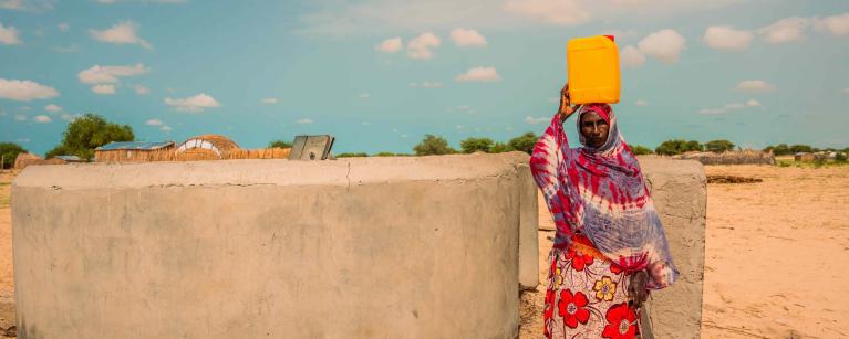 Hadissa was forced to flee her home due to the climate crisis. The 40-year-old woman now lives in Koula-Mainarom, Chad. She can be seen fetching water in one of Oxfam's water installations.