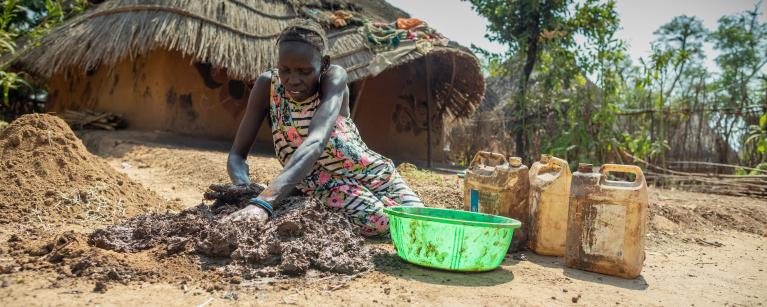 Nyalok, single mother of two and living as a refugee with a disability from a past accident, fled the turmoil of South Sudan in 2014. In Gambella, she is now making improvements to the small hut which she and her family calls home. Photo credit: Petterik Wiggers/ Oxfam