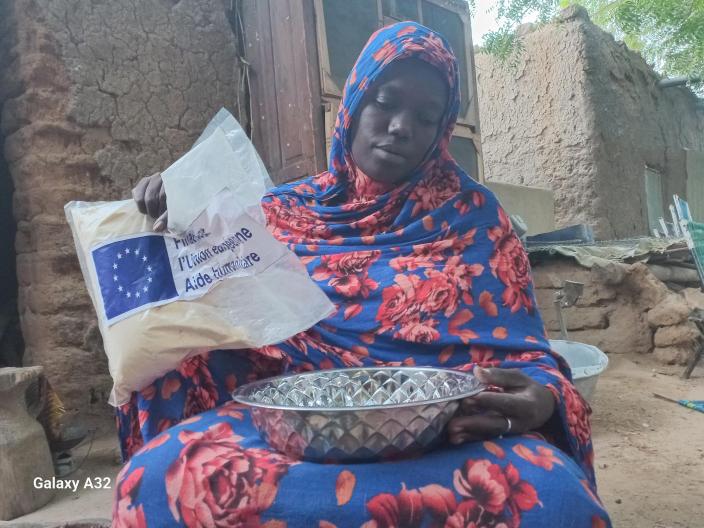 Sakilatou Maiga est une des ménagères de Gao ayant reçu de la farine nutritionnelle d'Oxfam pour son enfant. Crédit photo: Djigui Keita/ Oxfam