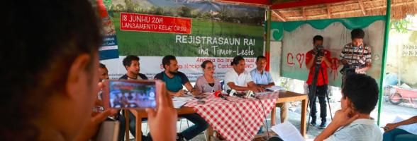 Oxfam in Timor-Leste hosted a joint-press conference with Timor-Leste's civil society land network, Rede Ba Rai, to call for a transparent land registration process.