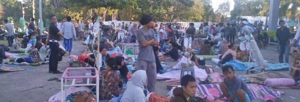 Oxfam is providing clean drinking water and tarpaulin shelther sheets to survivors of the 2018 Lombok earhquake