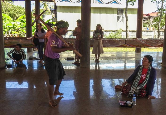 Jokers and youth from Sambo district perform a story of illegal fishing that very often happens in the Mekong River. 