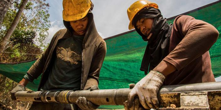 Oxfam in Asia - Mekong Extractive Industry Programme - Achieving Impacts at Scale Oxfam in Asia - Mekong Extractive Industry Programme - Achieving Impacts at Scale