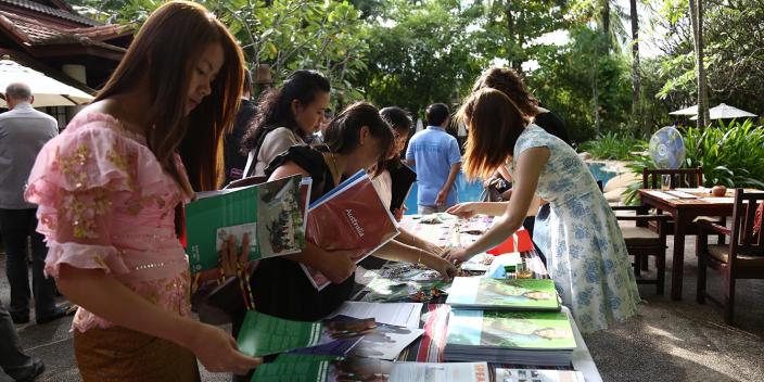 Oxfam in Asia - Water Governance - Regional Forum for Gender Equity and Women's Leadership in Water Resource Management of the Mekong 2 Oxfam in Asia - Water Governance - Regional Forum for Gender Equity and Women's Leadership in Water Resource Management of the Mekong 2