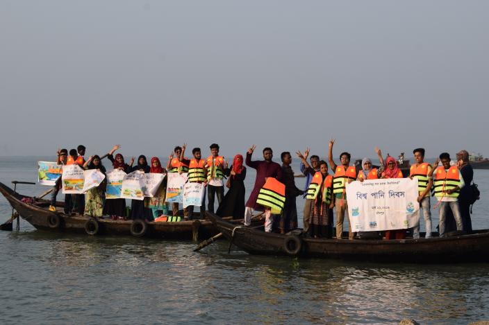 Youths celebrate the World Water Day in Chandpur, Bangladesh. Photo: Masud Al Mamun/ CNRS/Oxfam