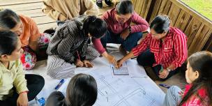 Group discussion to map out climate risk in their village. Photo: Soknak Por