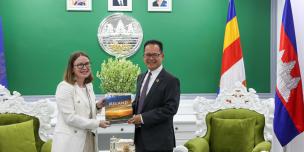 Ms. Deirdre Ní Fhallúin, the Ambassador of Ireland to Cambodia and H.E. Sophalleth Eang, Minister of the Ministry of Environment. Ms. Deirdre Ní Fhallúin, the Ambassador of Ireland to Cambodia and H.E. Sophalleth Eang, Minister of the Ministry of Environment.