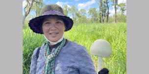 Ms. Sina Bin showing the mustroom she just collected from the forest. Photo: Kongden Phoek/VSG Ms. Sina Bin showing the mustroom she just collected from the forest. Photo: Kongden Phoek/VSG
