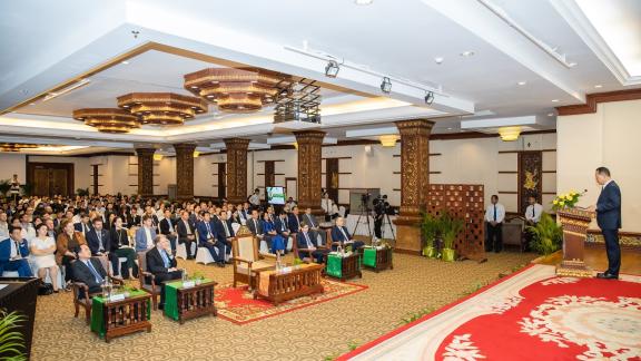 H.E. Eang Sophalleth, Minister of the Ministry of Environment, during his remarks at Cambodia Climate Change Summit 2023. ©MFI H.E. Eang Sophalleth, Minister of the Ministry of Environment, during his remarks at Cambodia Climate Change Summit 2023. ©MFI