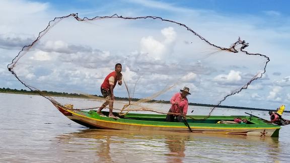 Lack of water, partly due to changing rainfall patterns related to climate change, is affecting the ability of fishing families on Tonle Sap Lake to support themselves. Lack of water, partly due to changing rainfall patterns related to climate change, is affecting the ability of fishing families on Tonle Sap Lake to support themselves.