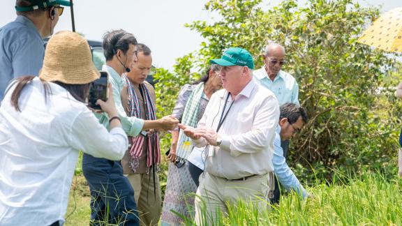 The visit to the rice field where farmers used the water from the solar power-pump.  