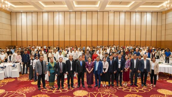 Distinguished guests and local leaders and workers’ representative post for a group picture in the first annual forum between NSSF with Local Leaders and Workers’ Representatives to improve social security governance and dialogue. Phnom Penh, 18 December 2023. ©Oxfam Distinguished guests and local leaders and workers’ representative post for a group picture in the first annual forum between NSSF with Local Leaders and Workers’ Representatives to improve social security governance and dialogue. Phnom Penh, 18 December 2023. ©Oxfam