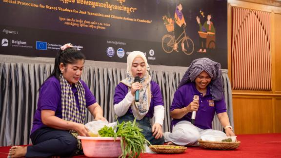 Performance by street vendors on the challenges of selling near hospital fences and include security concerns, legal hurdles etc. Photo: Oxfam