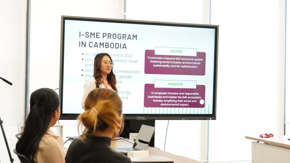 Ms. San Sar, Oxfam Impact SME Project Manager, introducing the project. ©MIV