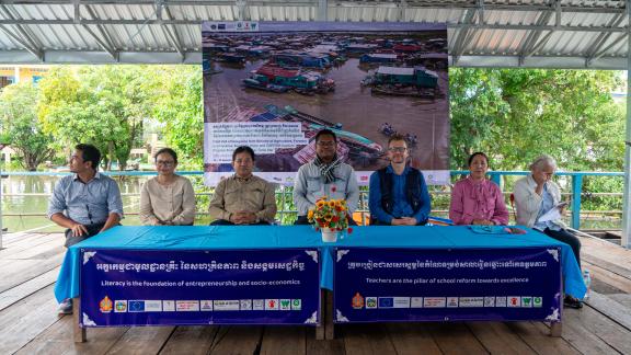 Delegation from MAFF/FiA and EU to Tonle Sap Delegation from MAFF/FiA and EU to Tonle Sap