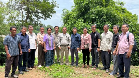 FiA, Oxfam, and community leaders gathered for group photo during joint monitoring at Serey Monkul Trapaing Chres, Ratanakiri province. FiA, Oxfam, and community leaders gathered for group photo during joint monitoring at Serey Monkul Trapaing Chres, Ratanakiri province.