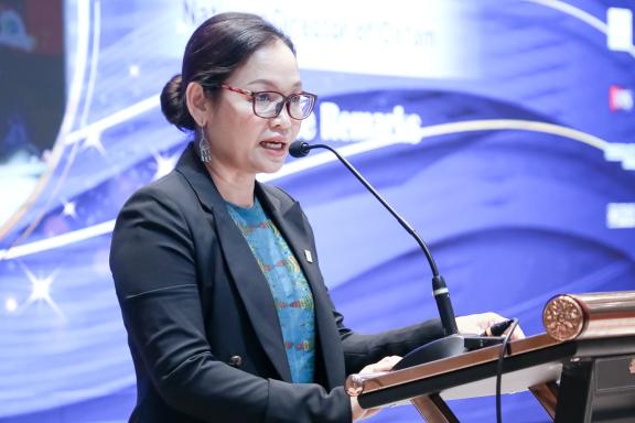 Ms. Sophoan Phean, Oxfam National Director, during the welcome remarks. Photo: Kimheang Hean/Oxfam Ms. Sophoan Phean, Oxfam National Director, during the welcome remarks. Photo: Kimheang Hean/Oxfam