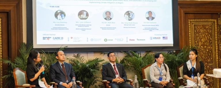 Panel discussion on “Community Perspective and Government Commitment to address climate change in the Mekong and Tonle Sap.”  ©MFI