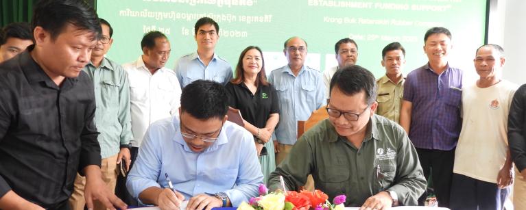 Signing agreement between Krongbuk Ratanakiri Apivath Caosu Company and NatureLife Cambodia to establish Phnom Torntang Community Forest. 