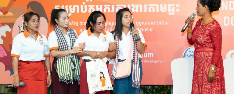 A performance by representative of domestic workers depicting the realities of domestic labor. It highlighted two contrasting situations: one where homeowners understand and uphold the rights of domestic workers, and another where landlords fail to pvoide the essential rights and benefits that domestic workers deserve, like any other workers. Photo: Oxfam