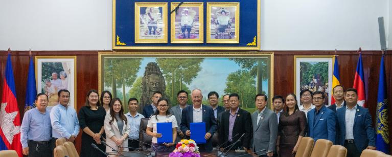 MoU signing event between Oxfam and National University of Management