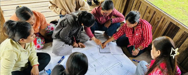 Group discussion to map out climate risk in their village. Photo: Soknak Por