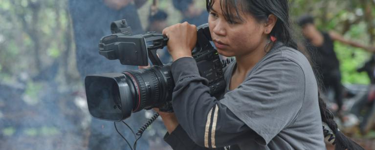 Rady Sa and her team filming the life of her community to raise awareness about gnder-based violence. ©Bophana Center