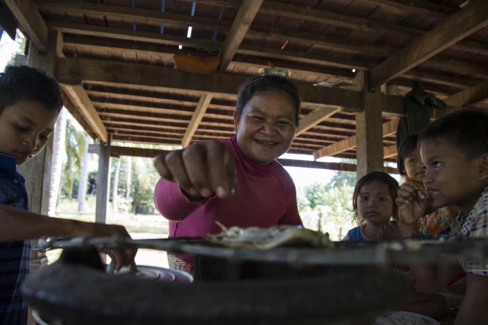 Soth's wife Phun Lai prepare a meal for their children, under their raised home in Koh Khnher village.  Photo by Savann Oeurm/Oxfam