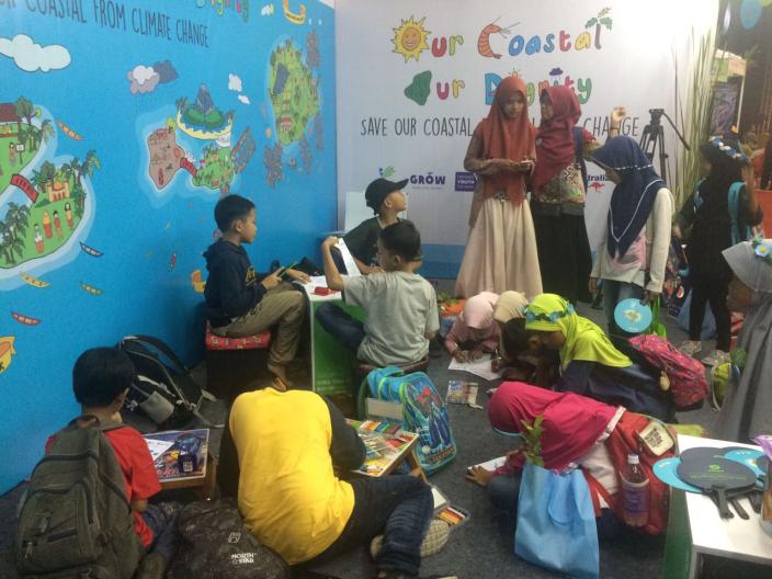 "Our Coastal, Our Dignity - Selamatkan Pesisir Kami Dari Perubahan Iklim," Oxfam di Indonesia meraih booth terbaik dalam partisipasi Forum Perubahan Iklim Indonesia ke-7 dan Expo 2017. Foto: Oxfam
