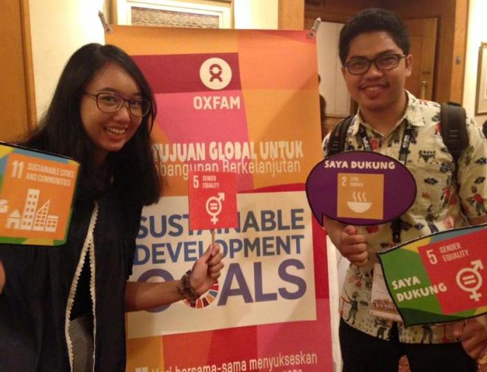 Staf Oxfam Halida Nufaisa dan mitra Oxfam mendukung kampanye Tujuan Pembangunan Berkelanjutan (Sustainable Development Goals) di Jakarta. Credit Foto: Irwan Firdaus/Oxfam. 