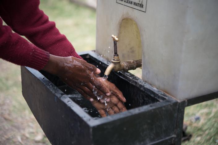 A pupil of Reuben baptist community school demonstrates to Andy who is an Oxfam supporter how to use the Fresh life toilet, Mukuru, Nairobi, Kenya, 2017. Allan Gichigi/Oxfam