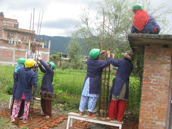 women masons learning the skills to make earthquake-resistant structures