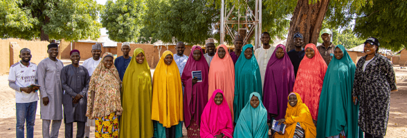 Local residents of Wawa Ward standing together to support the new peace agreement and community development plans in North East Nigeria.