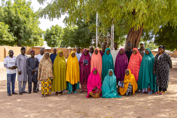 Local residents of Wawa Ward standing together to support the new peace agreement and community development plans in North East Nigeria.