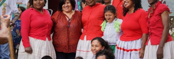 Group of people part of Asociación Aguayo, ReCIPE's partner in Bolivia