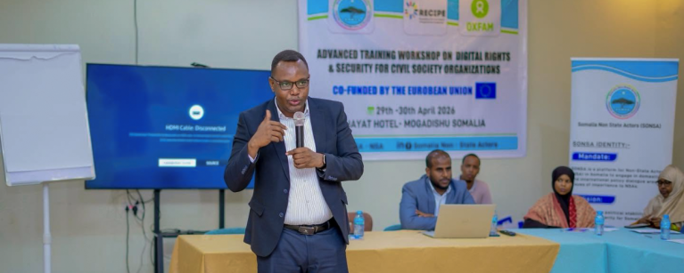 Mohamed Aded Ali, Executive Director of SONSA, speaking at a digital rights training in Somalia.