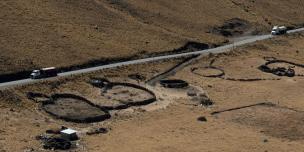 Un convoy cargado de concentrado de cobre, cerca de la mina Constancia (Hudbay) en Chumbivilcas