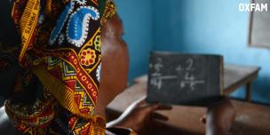14 octobre 2019 – Nadine*, 43 ans, participe à un cours de calcul lors d’une séance d’alphabétisation au Foyer féminin de Bria, dans le centre de la RCA. © Aurélie Godet / Oxfam RCA