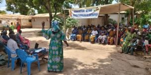 Séance de sensibilisation donnée par la Maison des services, à Bangui - photo prise avant la pandémie Covid-19.