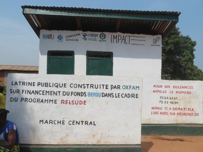 Latrines construites par Oxfam dans le cadre du projet RELSUDE