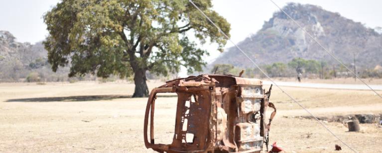 Abandoned car in Zvishavane, Zimbabwe’s mining capital. (Picture: Andrew Bogrand /Oxfam) 