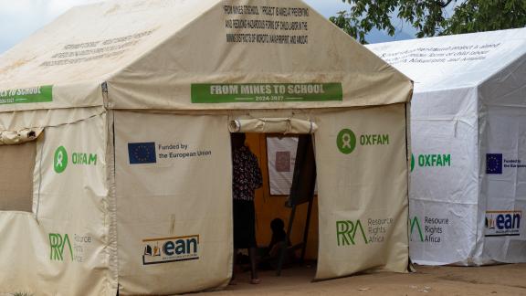 Utut Mobile learning centre in Nakapiripirit.jpg