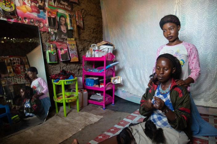 Sandra’s student helping her in the saloon. photo credit: Viktorija Jeras/Oxfam